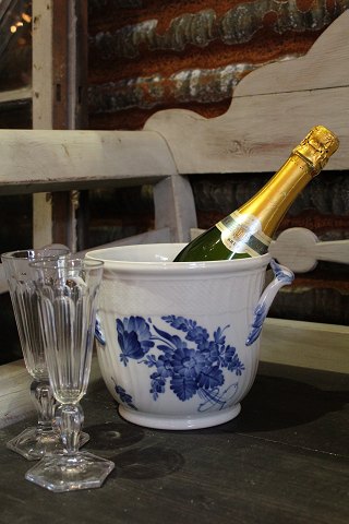 Royal Copenhagen Blue Flower Curved Champagne / Wine cooler 
with handle...