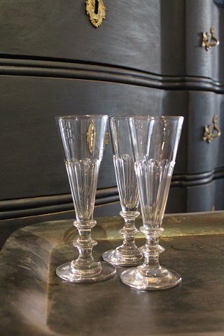 Old French champagne flute in crystal glass. 
(1 pcs. Available)