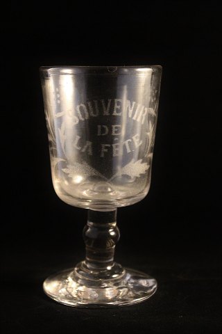 Gammelt Fransk souvenir vin glas med graveret skrift "Souvenir de la feté"