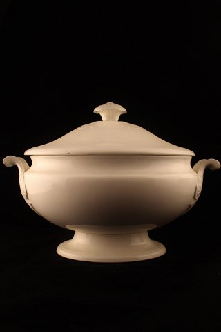 Old tureen in cream-colored earthenware with fine patina.

