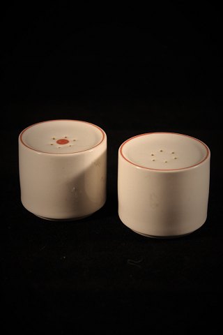 Red-top / red-line salt and pepper set in faience from Royal Copenhagen.