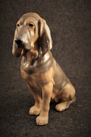 Porcelain figure of Blood dog from Royal Copenhagen.
Dec.nr.1322.
22.5cm.