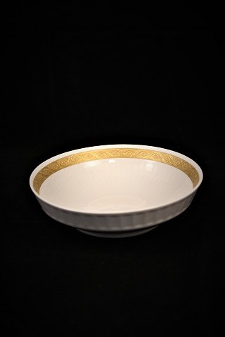 bowl / deep plate in Gold Fan from Royal Copenhagen.
Dia.:17,5cm.