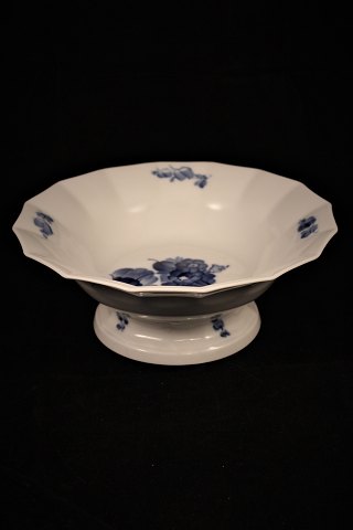 Royal Copenhagen, Blue Flower, angular cake bowl on low foot.
10/8530.