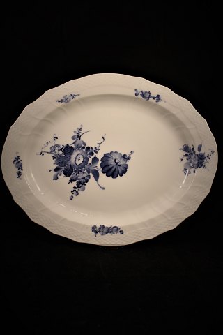 Royal Copenhagen Blue Flower woven oval dish.
35,5x29cm. 10/1556.
