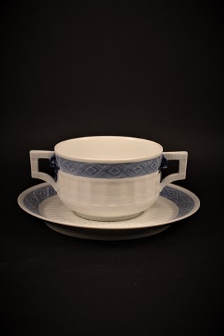 Royal Copenhagen Blue Fan soup cup with handle and saucer. Cup Dia.:10cm.
RC# 1212/11565.
