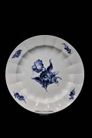 Royal Copenhagen Blue Flower angular, round dish. 
Dia.: 33cm. RC#10/8543...