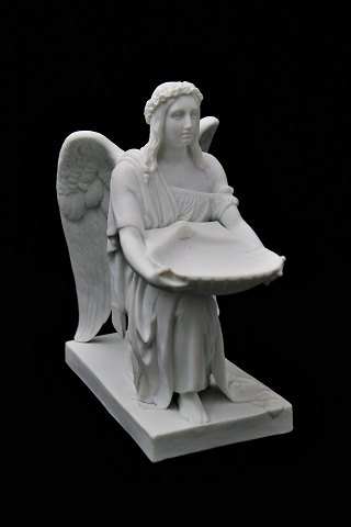 Antik Thorvaldsen engle figur i biscuit af dåbens engel fra Bing & Grøndahl. 
Stemplet...