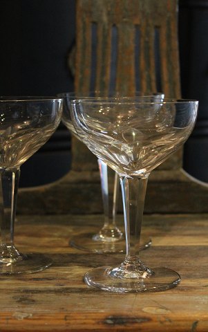 Fine, old French champagne bowls.
(4 pcs. Available)