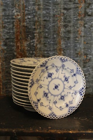 Old Blue fluted, full lace flat dessert plate from Royal Copenhagen.
1/1088.