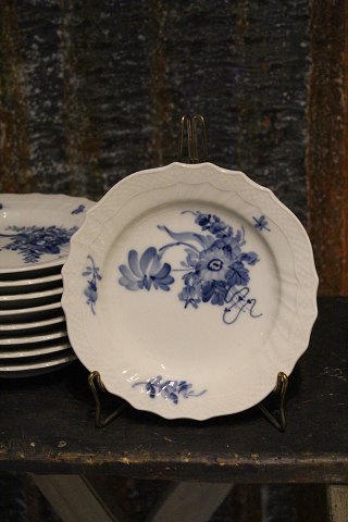 Royal Copenhagen Curved Blue Flower dessert plate. Dia.:17cm. 
RC#10/1625...