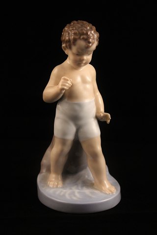 Porcelæns figur fra Royal Copenhagen af badende dreng.Dekorations nummer : 1786.