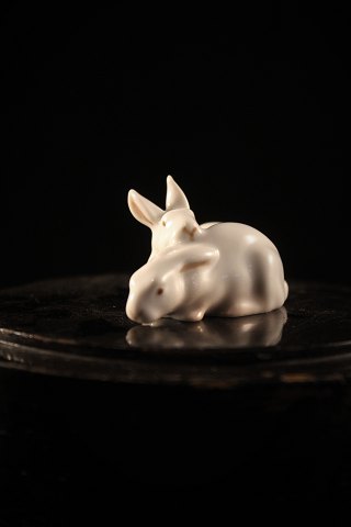 Porcelæns figur fra Bing & Grøndahl ( B&G ) af 2 små hvide kaniner.