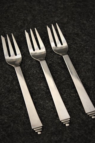 Georg Jensen "Pyramide" sølv bestik - sterlingsølv / kage gaffel , længde : 
14cm.