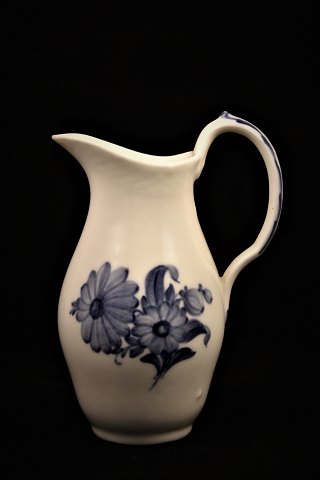 Old milk jug in Blue Flower, braided, from Royal Copenhagen from before 1923.
10/8550.
