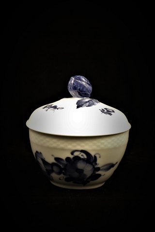 Old sugar bowl in Blue Flower, braided, from Royal Copenhagen.
10/8082.