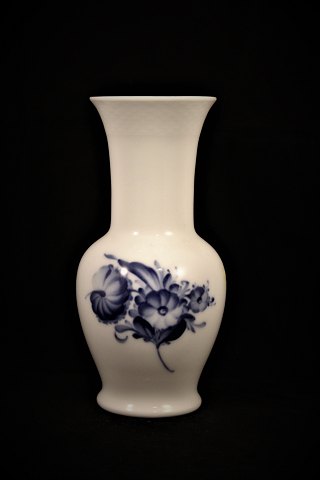 Royal Copenhagen , Blå Blomst vase , flettet.
10/8260.