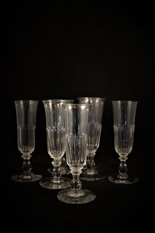 Gammelt Fransk champagne glas / fløjte i krystalglas.
H:16,5cm. Dia.:5,5cm.