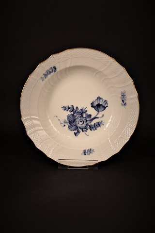 Royal Copenhagen Blue Flower Curved deep plate with gold border. Dia.:22cm.
RC#10/1616.