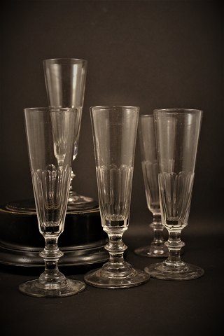 Old French mouth-blown champagne flutes / glass in a classic design with 
grinding on the side...