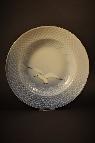 Bing & Grondahl deep plate in Seagull with gold edge. 
Dia.:21cm.
BG# 23.