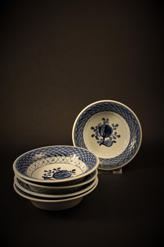 Royal Copenhagen - Aluminia Tranquebar small bowls in faience. 
H:3cm. Dia.:12cm. 
RC# 11/1114.