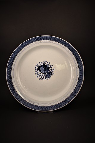 Royal Copenhagen - Aluminia Tranquebar faience around dish. Dia.:33,5cm.
RC# 11/933.