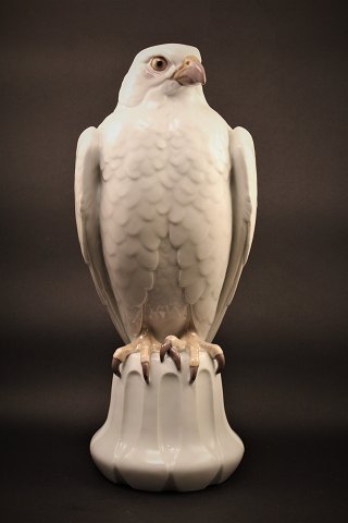 Rare Dahl Jensen, large Bing & Grondahl porcelain figure of falcon. 
B&G# 1531.
H:38cm.