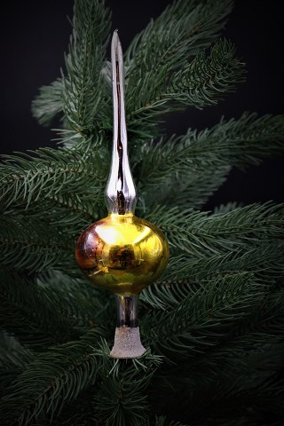 Gammelt topspyd i glas til at sætte på juletræet. Højde: 19cm.