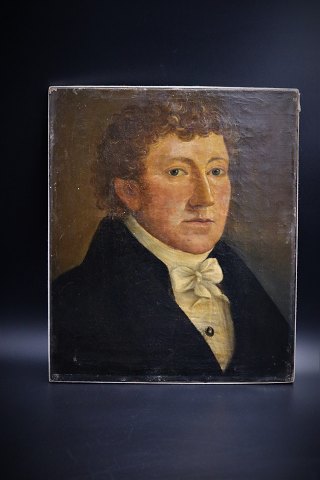 Decorative 1800s oil painting, portrait of man painted on canvas. 
36.5x30.5cm.