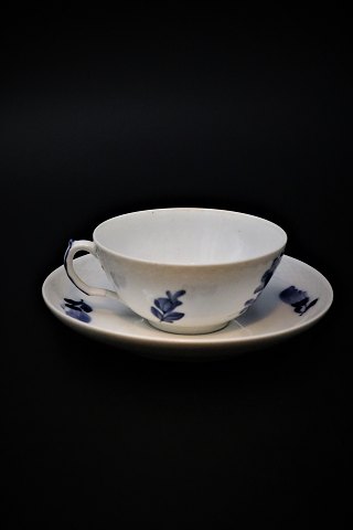 Royal Copenhagen Blue Flower Braided teacup.
RC#  10/8049. 
Cup Dia.:9,8cm.