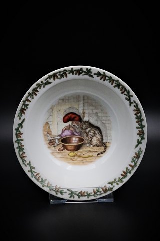 Royal Copenhagen Christmas porridge bowl in porcelain with Christmas motif.RC# 6/14198. H:5cm. Dia.:16cm.