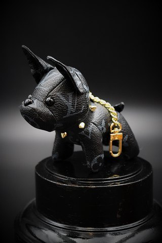 Louis Vuitton accessories, bag pendant in the shape of a small dog with the Monogram Eclipse logo...