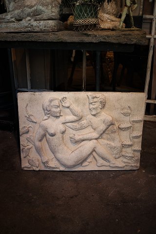 Dekorativt stentøjs vægrelief fra 30érne med sensuelt motiv af kvinde & Pan figur.Måler: 42x64cm.