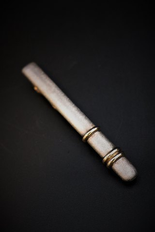 Old tie pin in silver - stamped. L:7,5cm.