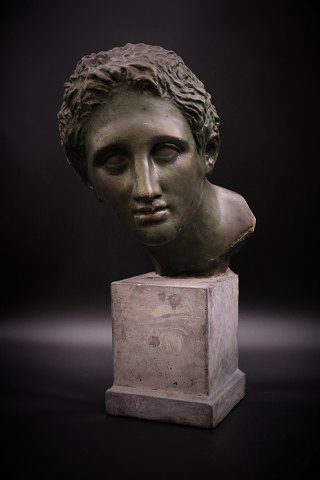 Dekorativ buste af den græske gud Hermés med patineret "Bronze" lasur. Højde: 41cm.