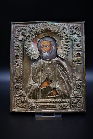 Old Greek Icon painted on wood with mounted Riza of bronzed copper with a really 
nice patina. 27x22cm.