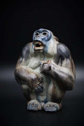 Arne Ingdam - (AJ Ingdam - Denmark) glazed ceramic figure of gorilla. 
Height:18cm.