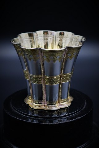 Margrethe cup in partially gilded sterling silver 
made of A. Michelsen - Copenhagen. 
H:8,5cm. Dia.:9,5cm.