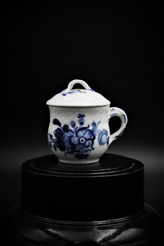 Royal Copenhagen Blue Flower Curved cream cup from before 1923. RC#10/1542. 
Cup:H:8 cm. Dia.:6cm.