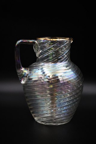 Old glass jug with handle in twisted glass with gold edge. Height: 19cm.