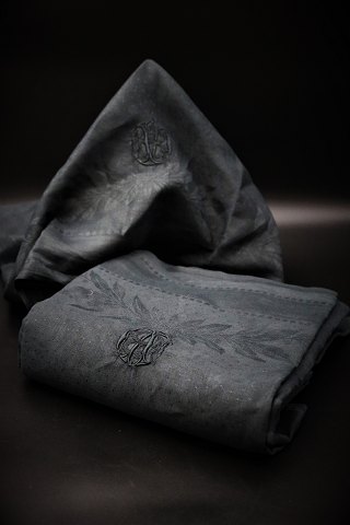 10 pcs. Beautiful black old French damask woven linen napkins with beautiful floral vines and monogram.68x68cm.