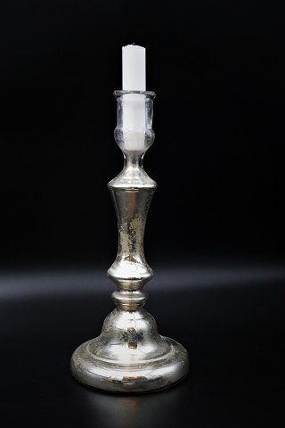 1800 tals lysestage i fattigmandssølv (Mercury silver glass) med fin patina. Højde :29cm.