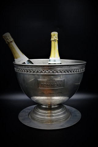 Large old French champagne cooler in metal with a nice patina from the champagne house "POMMERY" ....