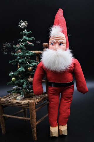 Gammel julemand fra 50érne i stof med ansigt i celluloid.Højde:32cm.