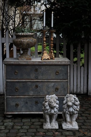 Old painted chest of drawers from around 1900 with 3 drawers , gray marbled and has a super nice patina...