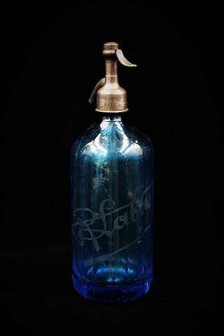 Decorative old French glass siphon in turquoise blue color from old cafe with 
engraved writing on the side of the siphon and a little "Raw" patina. Height: 
31cm.