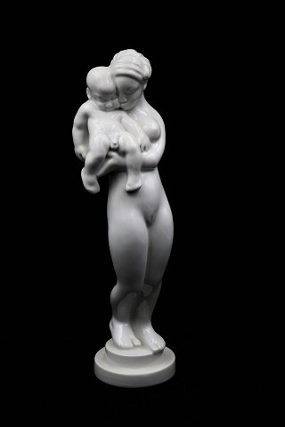 Kai Nielsen (1882-1924) "Woman with child" in Blanc de Chine 
(white porcelain) from Bing & Grondahl. B&G#4109. 1.sort. Height: 32cm.