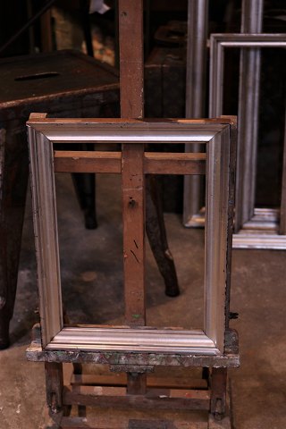 Antique French 1800 century wooden frame with original old silver plating and a really nice patina.Outer dimensions: 33.5x26cm.