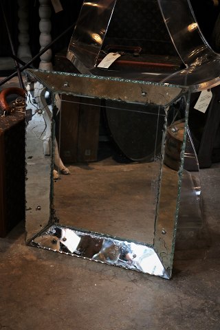 Decorative, old Venetian wall mirror with fine old patina. Dimensions: 52x44cm.